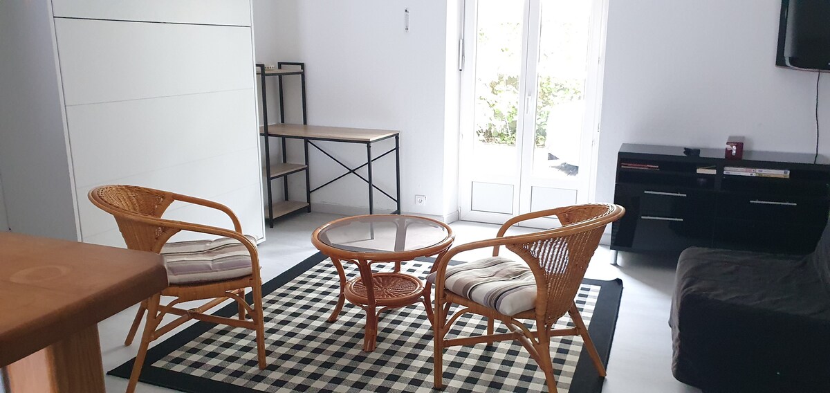 Top performing Airbnb: Charming accommodation on a quiet street in the city center. in Dinard