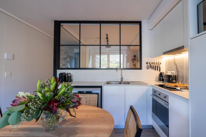 Breathtaking Table Mountain 2 Bed Apartment gallery image 3