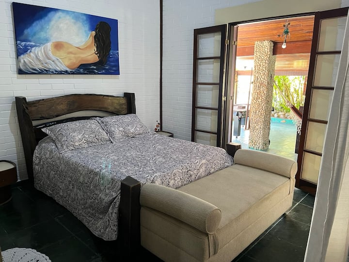 Апартамент 2 с 1 двойно легло и венецианска врата към страничната тераса.