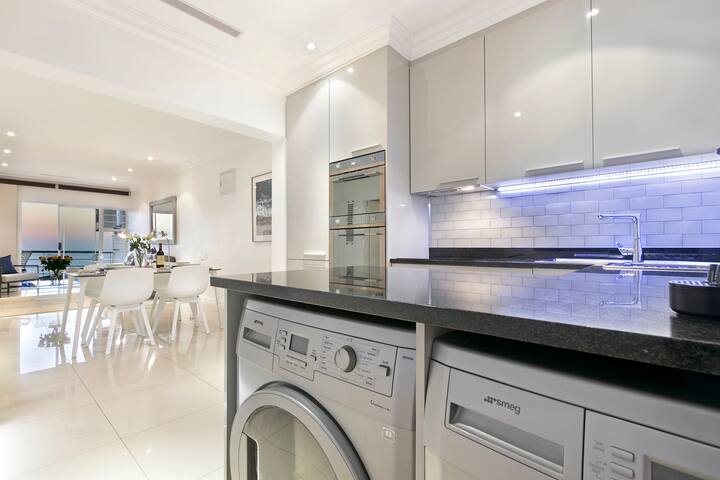 Stylish Penthouse Apt With Mountain & Ocean Views gallery image 3