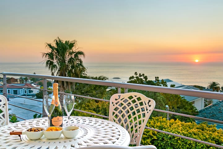 Stylish Penthouse Apt With Mountain & Ocean Views