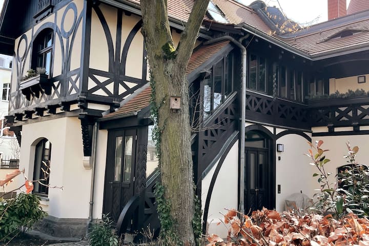 Enchanted house with parking in a prime location