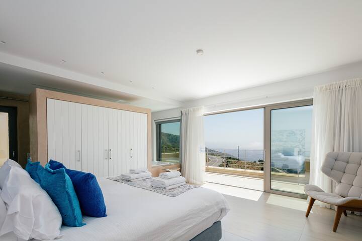 Seclusion Immersed in Sea Views & Spa Comforts gallery image 4