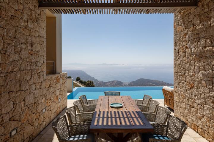 Seclusion Immersed in Sea Views & Spa Comforts gallery image 3