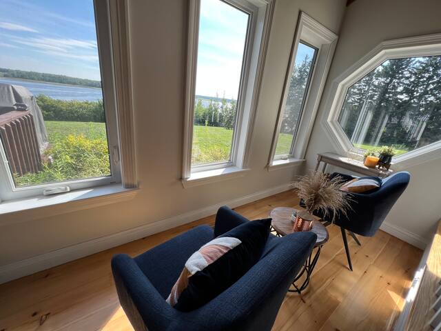 *Once Upon a Tide* Waterfront Escape gallery image 4