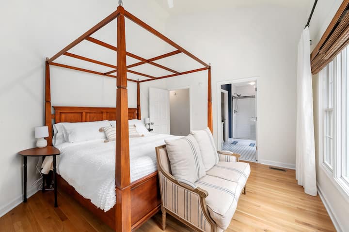 Dormitorio principal con cama tamaño king