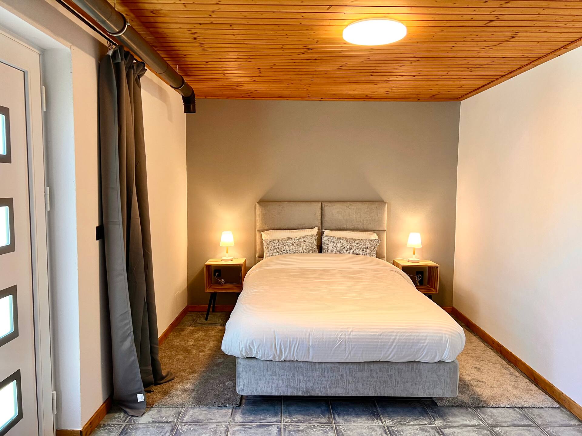 Cozy Guesthouse ,Garden, Parking, WiFi, TV.