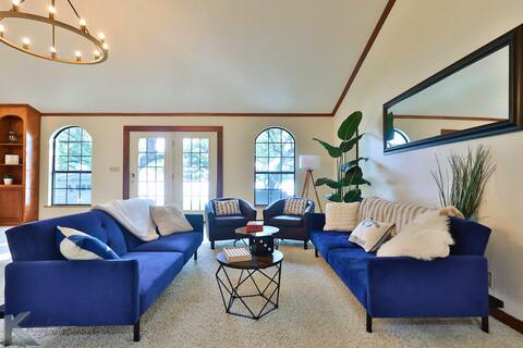 Lakehouse Waterfront Hot Tub King Bed by G4THER