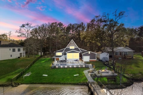 Luxury Lakefront Chalet W/Pool, Hot Tub & Beach