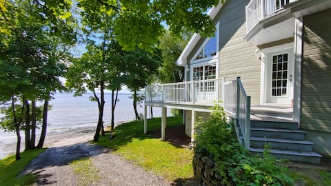 Waterfront on Île d'Orléans!