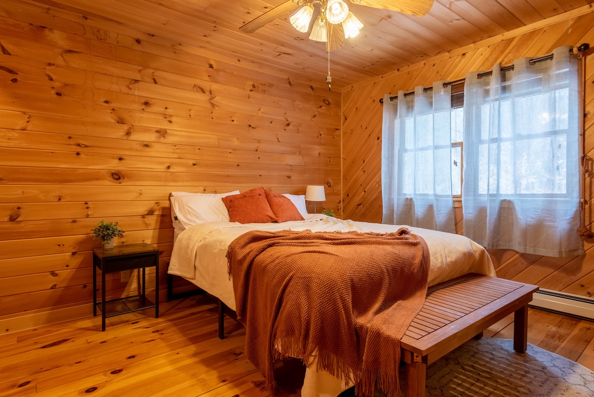 חדר שינה 1 עם מיטת קווין סייז