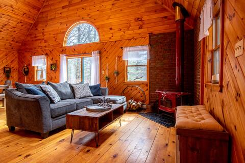 Chalet Retreat 20min to Gore | Hot Tub | Game Room