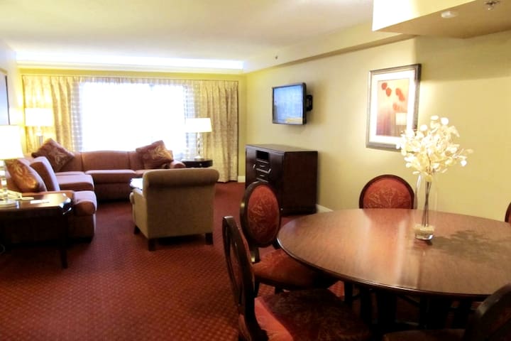 Jockey Club – 2 Bedroom for 6 – LV Strip- No fees