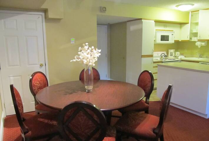 Jockey Club – 2 Bedroom for 6 – LV Strip gallery image 5