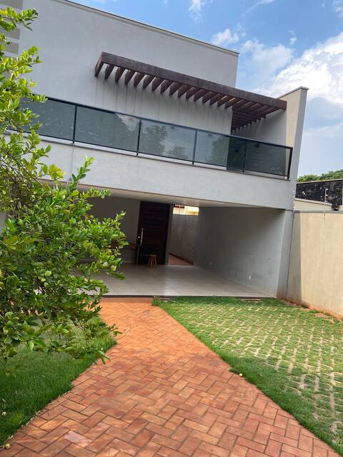 Sobrado well located, near the center
