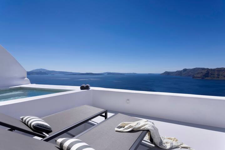 Bluedome Cavehouse by Otium Villas & Suites gallery image 4