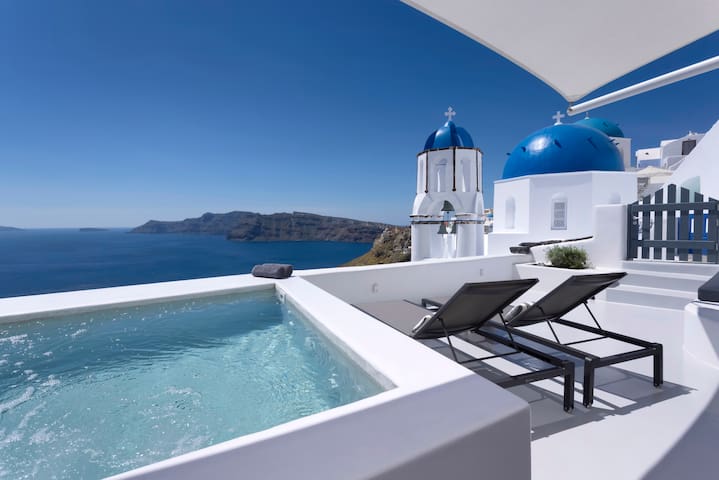 Bluedome Cavehouse by Otium Villas Santorini