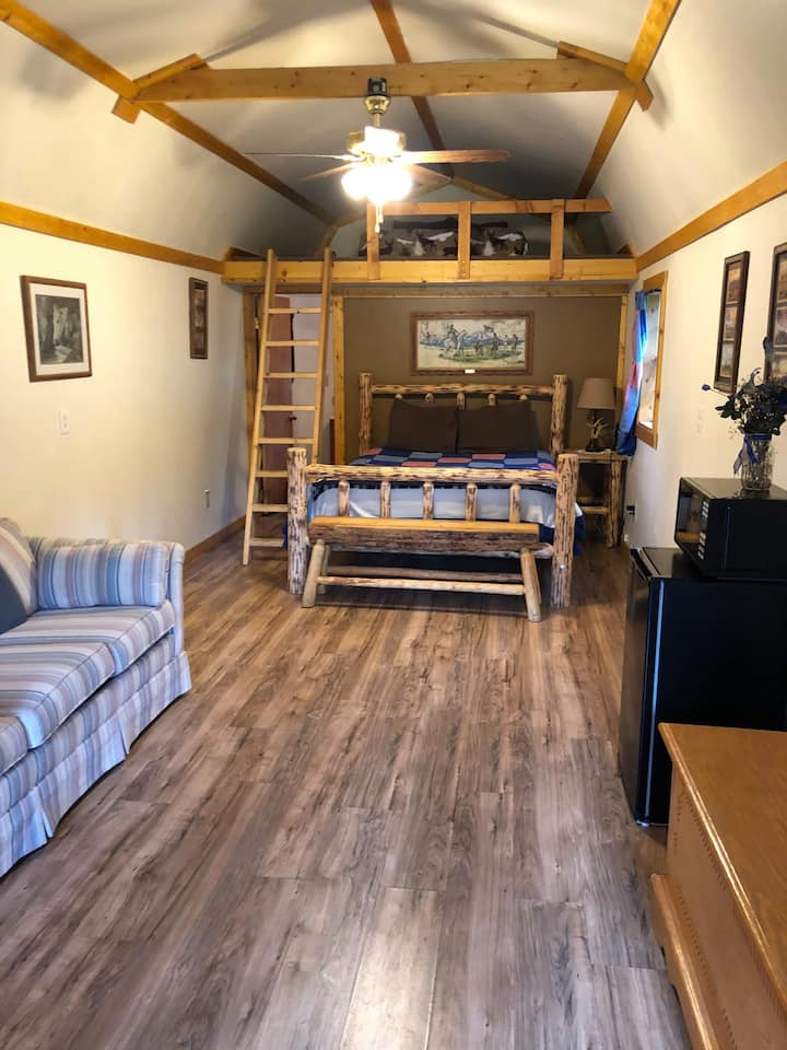 "Woodrow Call's" Cabin Cabins for Rent in Kalispell, Montana, United