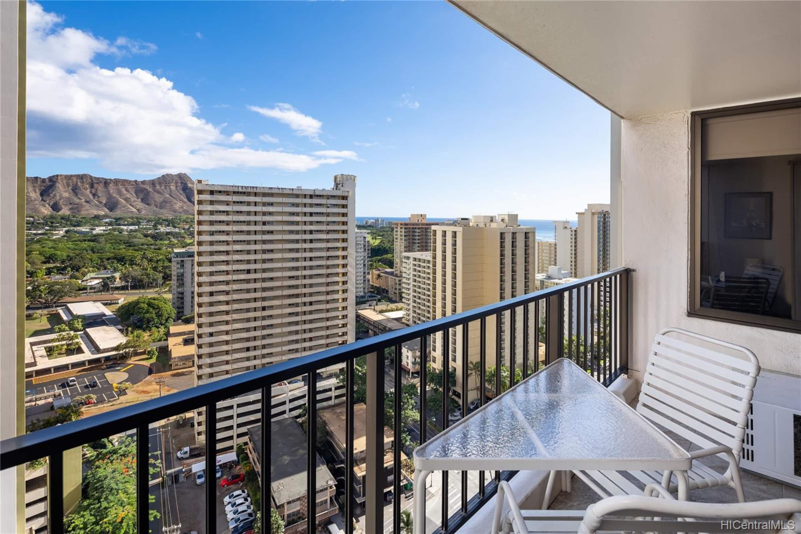 WB 2403 - T1, 1 Bedroom unit at Waikiki Banyan - Image 15