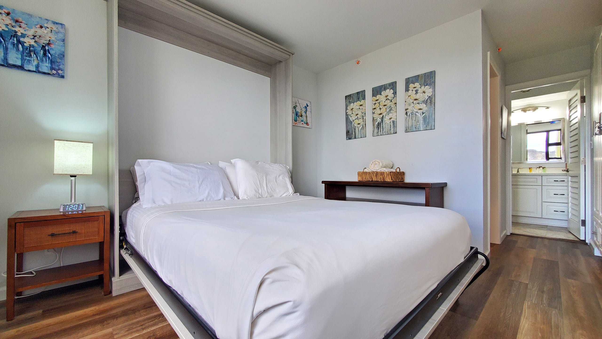 WB 2403 - T1, 1 Bedroom unit at Waikiki Banyan - Image 2
