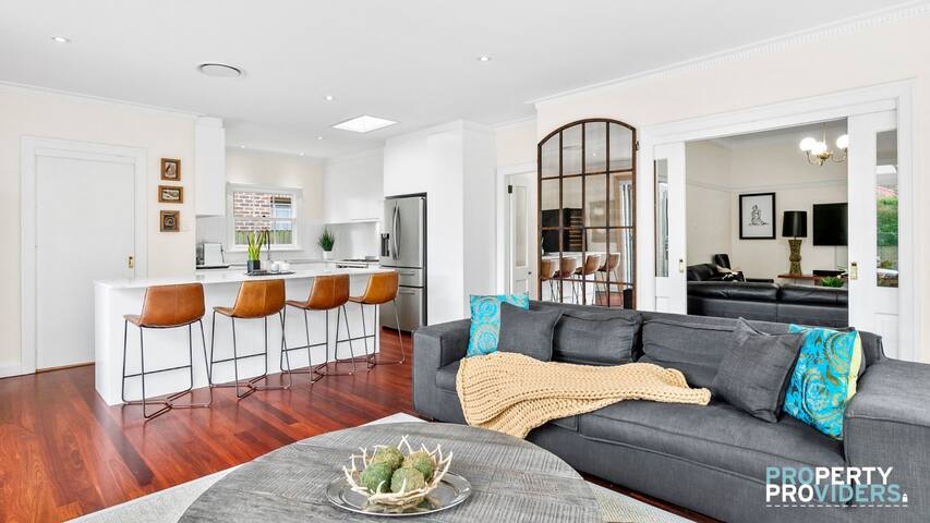 Perfect Family Home with Pool in Upper North Shore gallery image 3