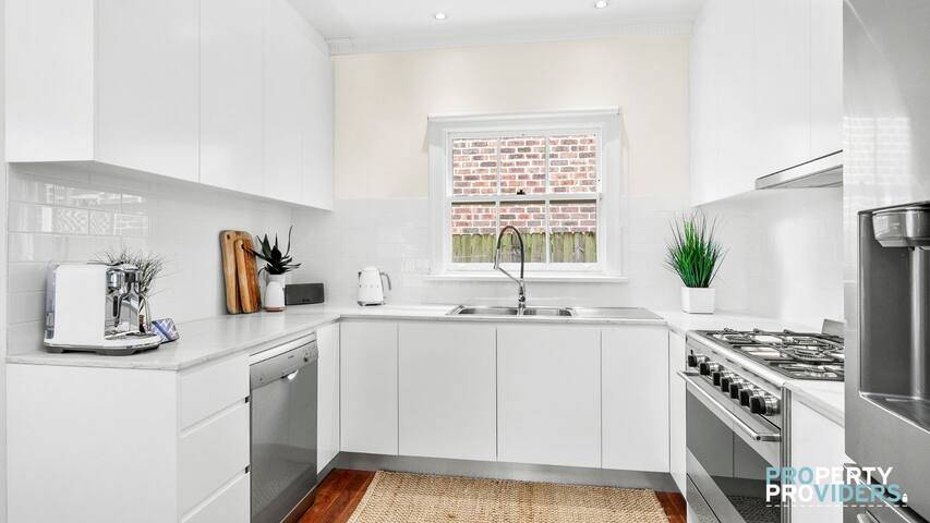 Perfect Family Home with Pool in Upper North Shore gallery image 5