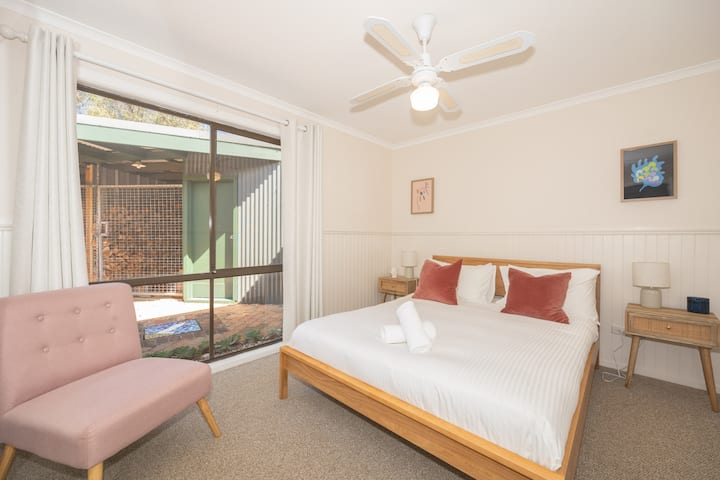 หนึ่งใน 3 ห้องควีนไซส์ - ห้องนี้เป็นชั้นล่าง