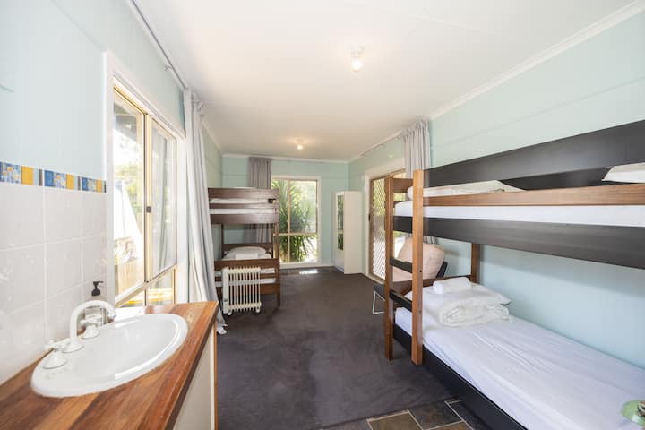 เตียงใหญ่ชั้นล่าง 