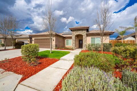 Lux Cozy Model Home. King Beds, 86