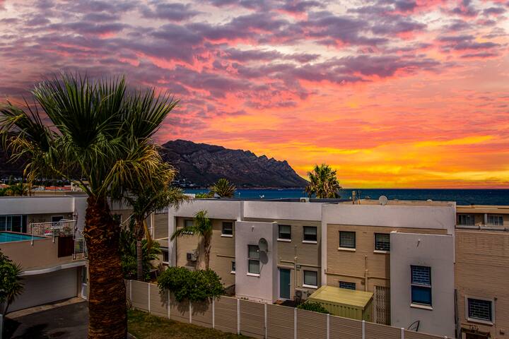 Gordons Bay Seaside Serenity gallery image 5