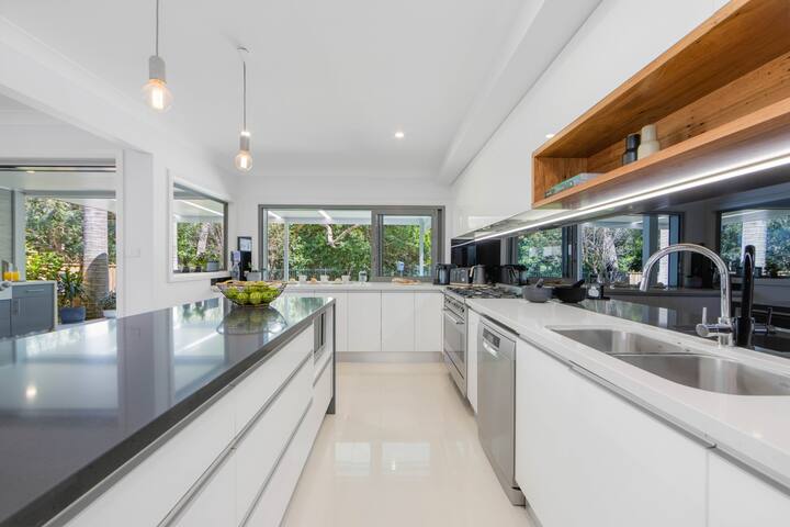 Laze @ Lighthouse – family home with pool gallery image 5