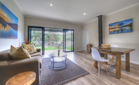 Giants Cup Wilderness Reserve - Otter Cove Cottage