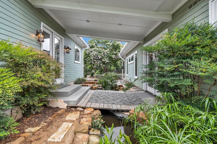 *Austin Oasis w Massive Pool+Spa+ Goats +Chickens gallery image 2