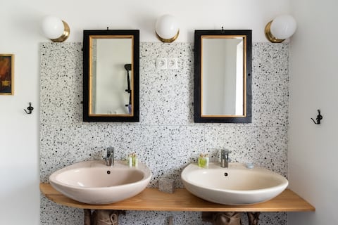 Successful Airbnb property: Flora - the lifestyle you deserve! in Žrnovo