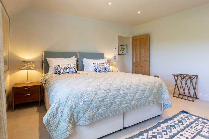 Dormitorio 1: la cama con cremallera y enlace se puede hacer como supering o gemelos.