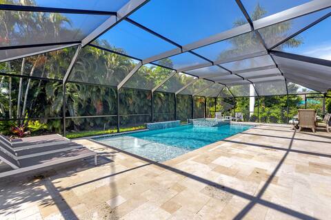 Sunny Retreat:Beach 2 Miles, New Pool+Spa, Kitchen