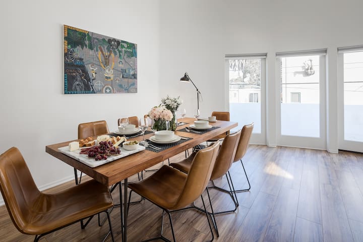 Designer House 5min to the beach gallery image 3