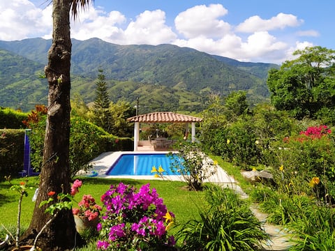 Cozy country house with a pool