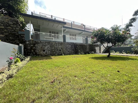 2BR Lakefront Cottage Bhimtal - Near Kainchi Dham