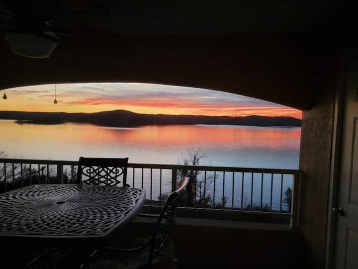 2B condo with instaworthy view of Table Rock Lake Condominiums for