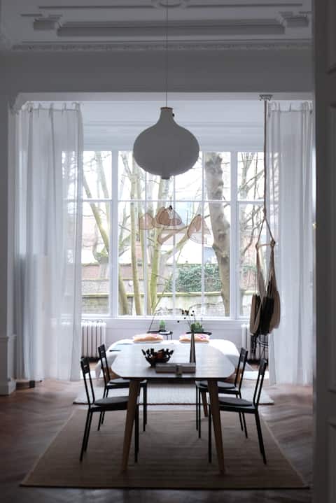 A stone's throw from the train station - Unique and spacious space