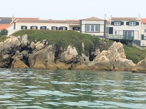 Single house in front of the beach!