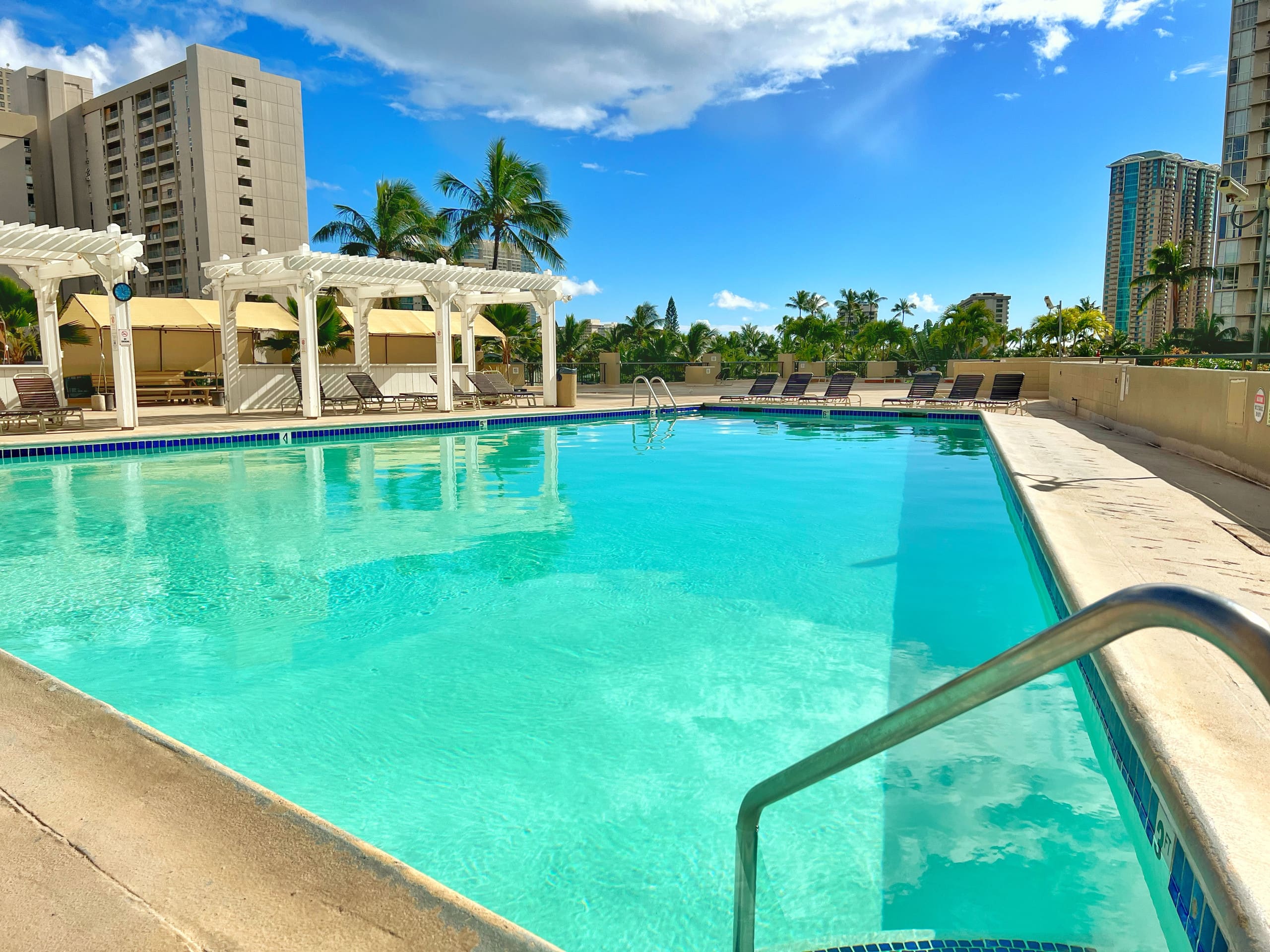 Condo in Honolulu · ★4.68 · 2 bedrooms · 3 beds · 2 private baths - Image 6
