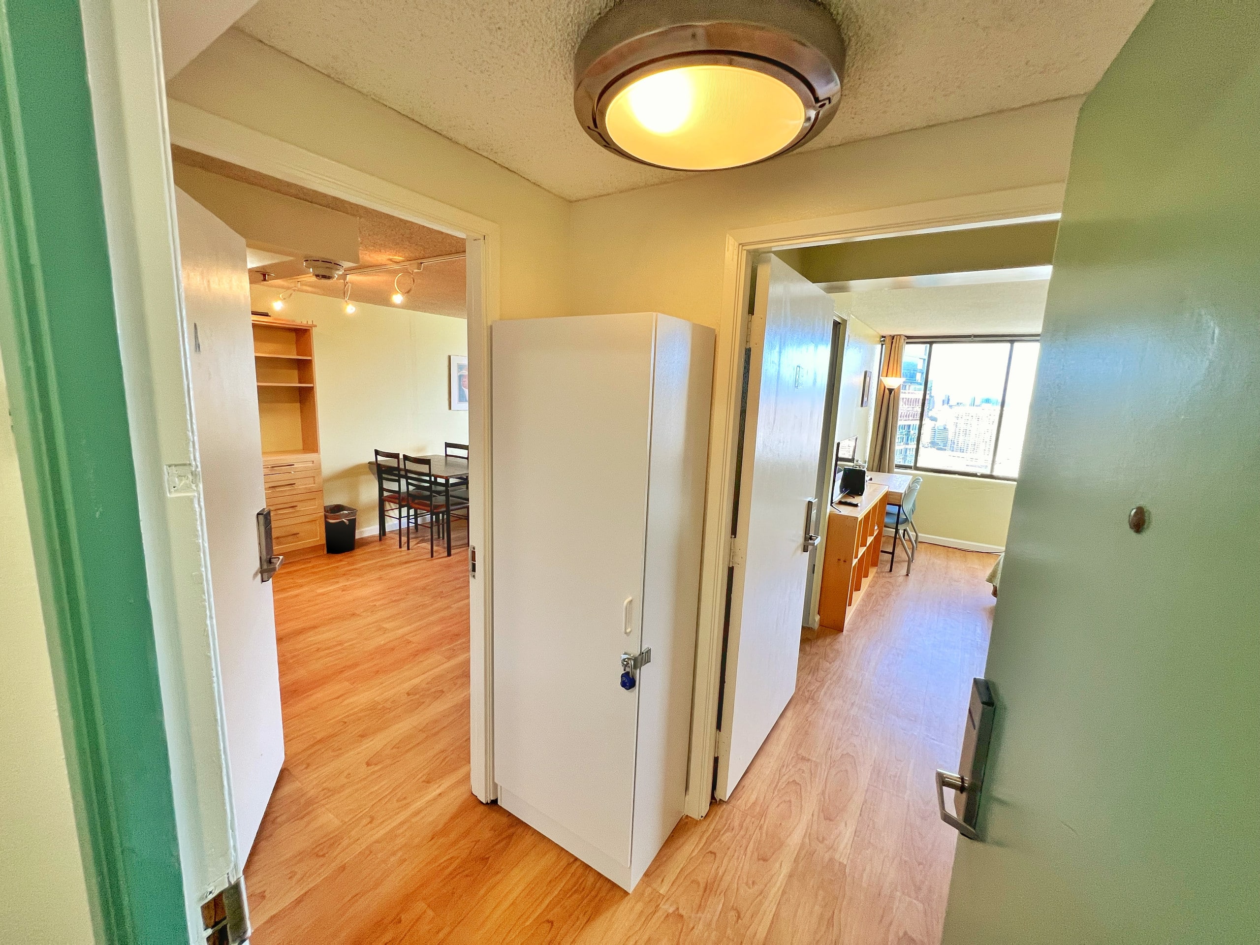 Condo in Honolulu · ★4.68 · 2 bedrooms · 3 beds · 2 private baths - Image 4