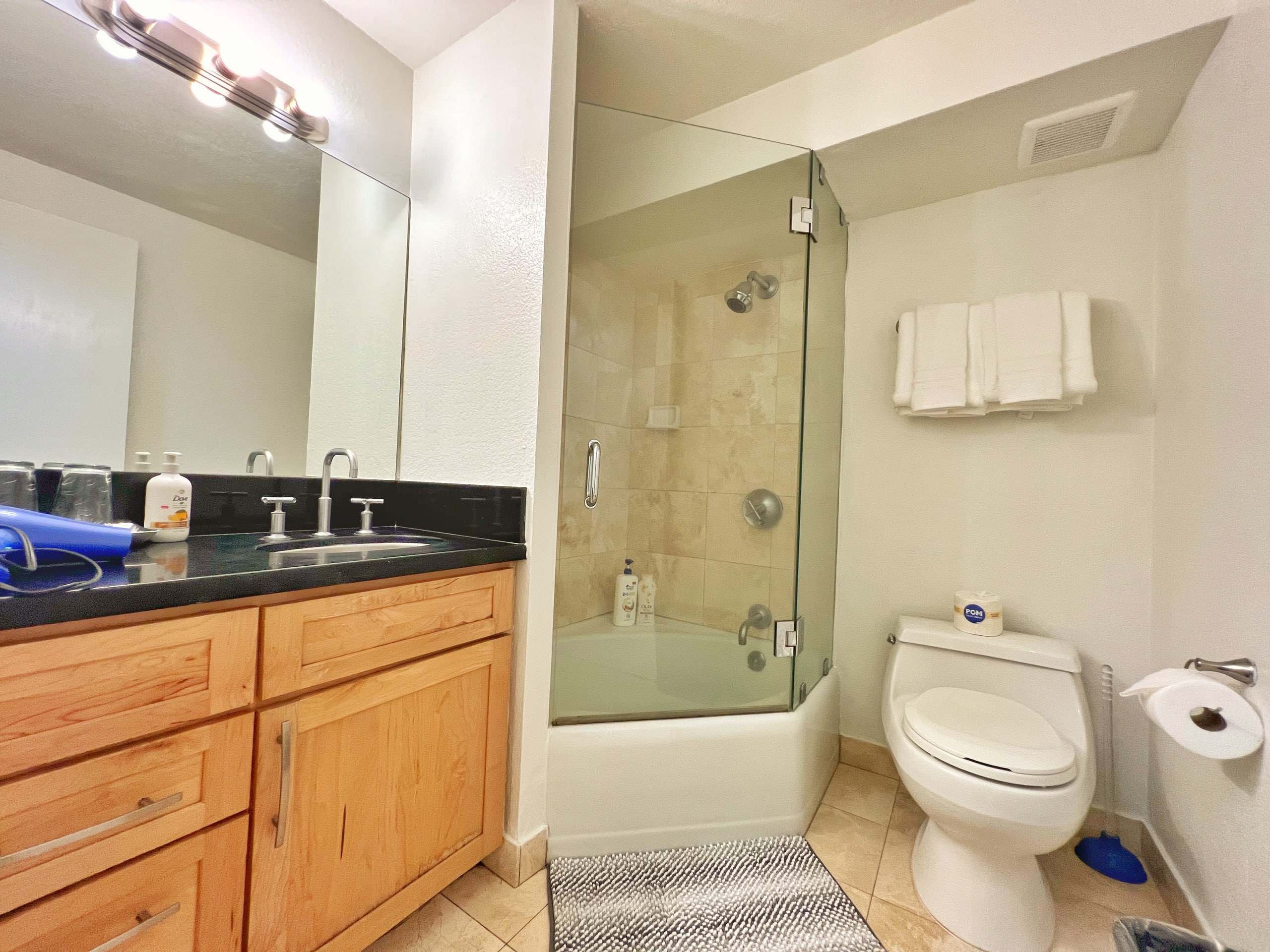 Condo in Honolulu · ★4.68 · 2 bedrooms · 3 beds · 2 private baths - Image 13
