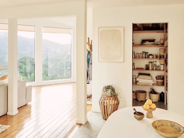 Incredible views, pool and hot tub