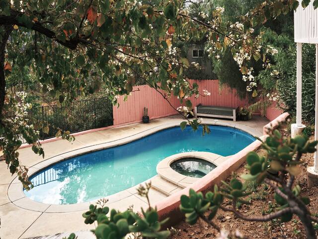 Incredible views, pool and hot tub gallery image 2