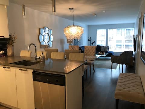 Popular Airbnb listing: Quiet Gem, Free Parking in the Heart of Old Town! in Downtown