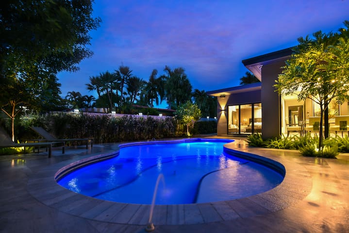 Private Saltwater Pool – 1 Mile to Beach – 3BR 3BA