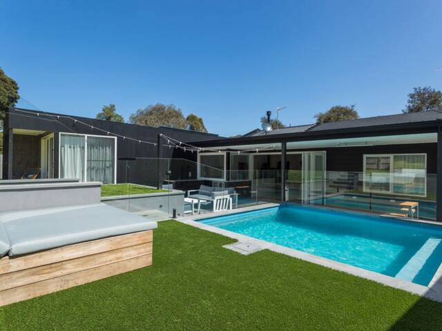 Villa Luna – Luxury Pool Escape gallery image 2